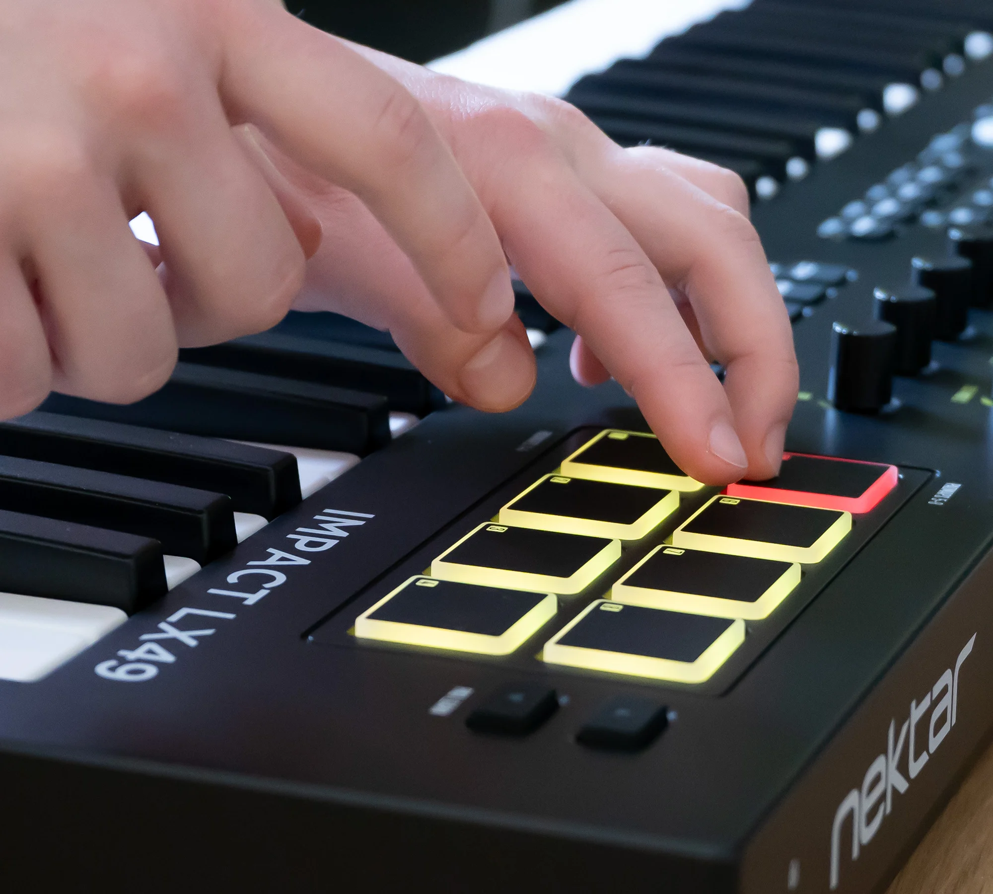 nektar-impact-lx88-mk3-keyboard-controller