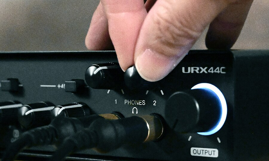 Soundcard-Yamaha-URX44C-Audio-Interface-1.j