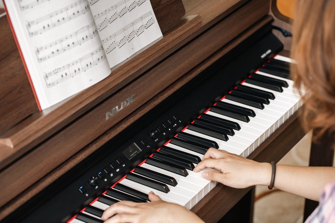 dan-piano-dien-nux-nck430-upright-digital-piano